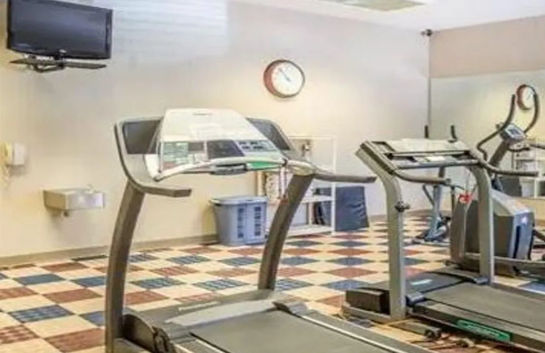 Econo Lodge Akron Gilchrist Road-1